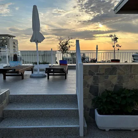 Paradise Rooftop Apartment *
